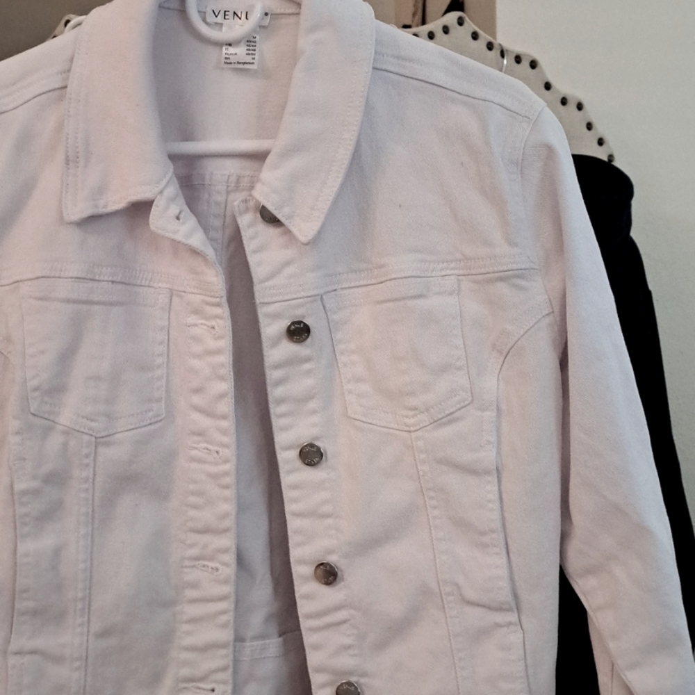 Venus Bright White Medium Jean Jacket!! Not Tight Fit